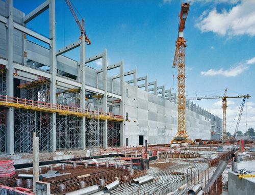 Photorealistic view of a large construction site, representing the real-world environments where Gysho’s Contract Traceability Audit AI ensures project compliance and transparency.