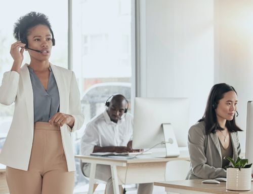 Call center agents collaborating with headsets, symbolising Gysho’s commitment to enhancing customer service through AI-driven, unified communications.